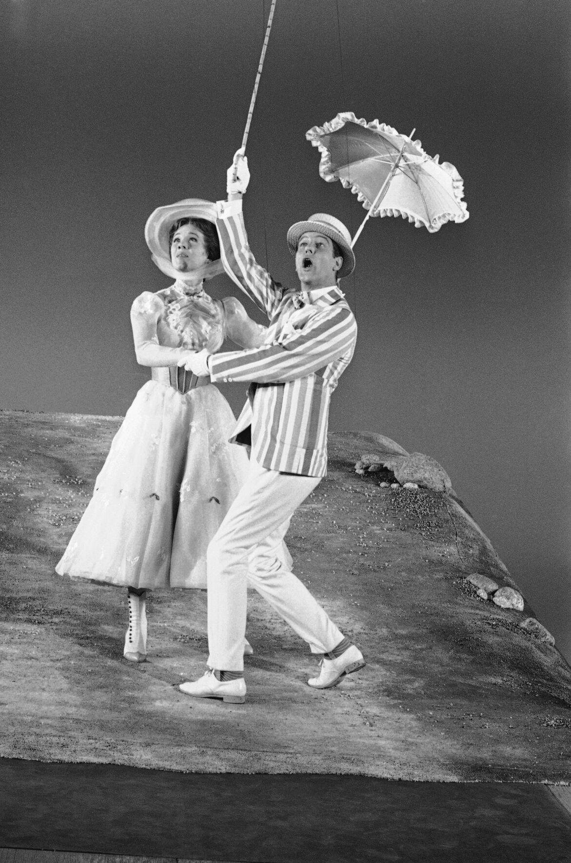 1963: Julie Andrews and Dick Van Dyke in "Mary Poppins"